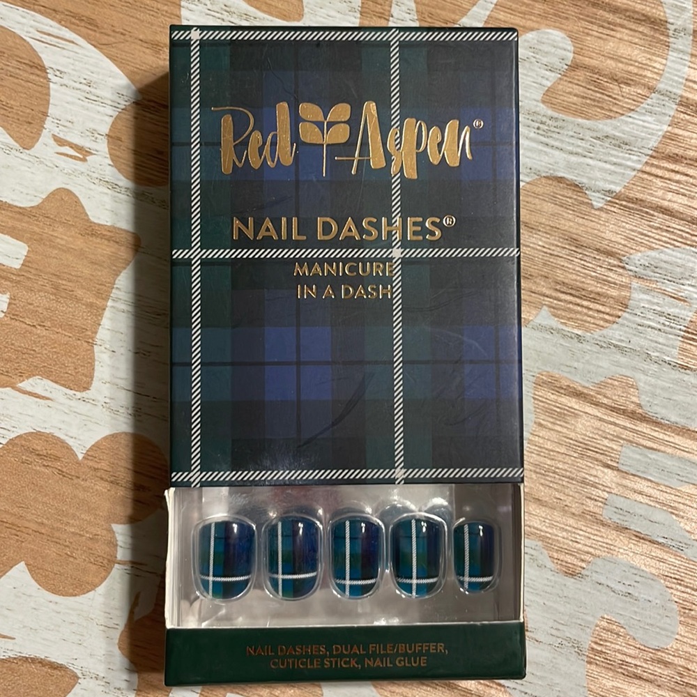 Red Aspen Nail Dashes